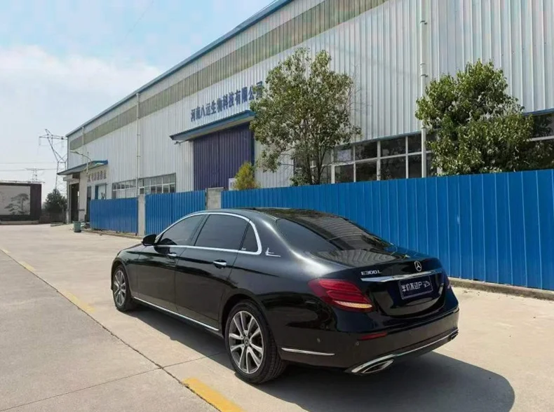 奔驰E 内饰后排