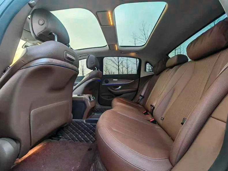 奔驰E 后面外观二