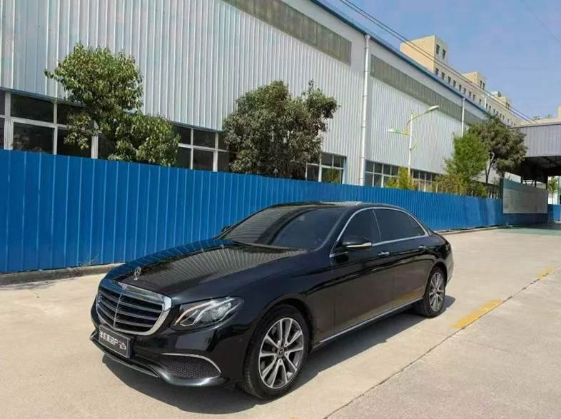 奔驰E 正面外观三