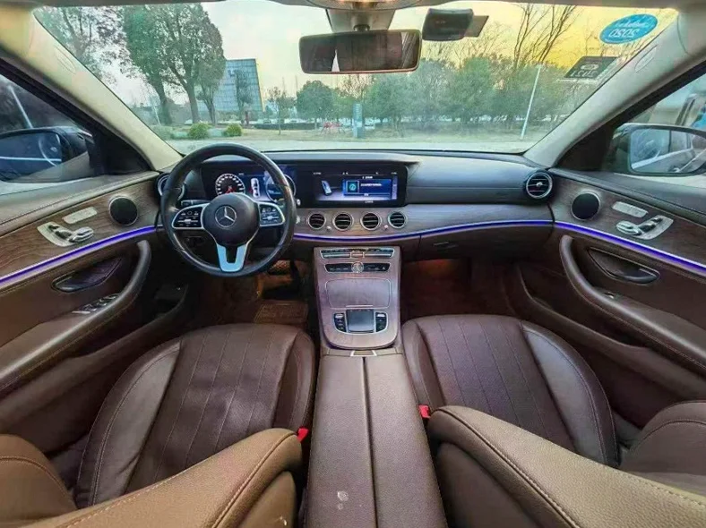 奔驰E 后面外观三