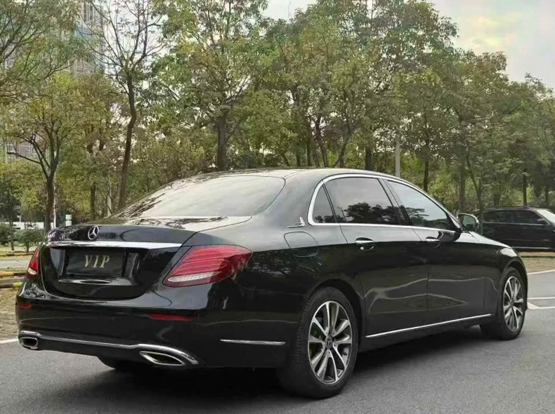 奔驰E 内饰前排