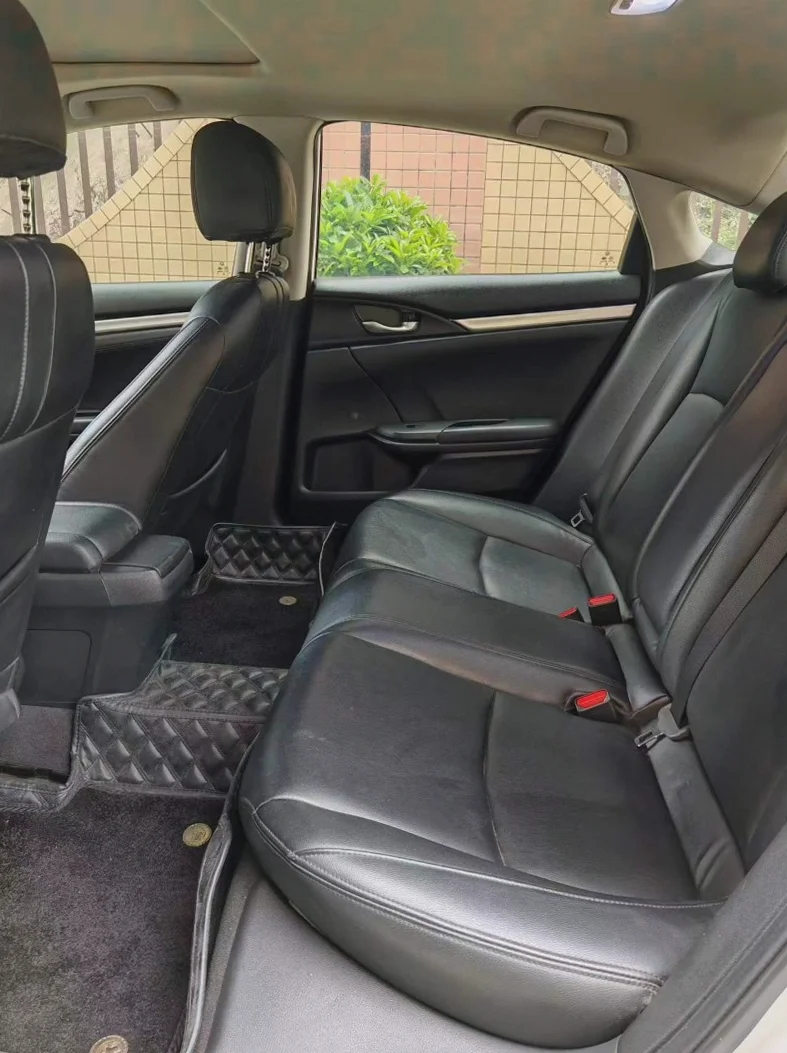 本田思域 后面外观一