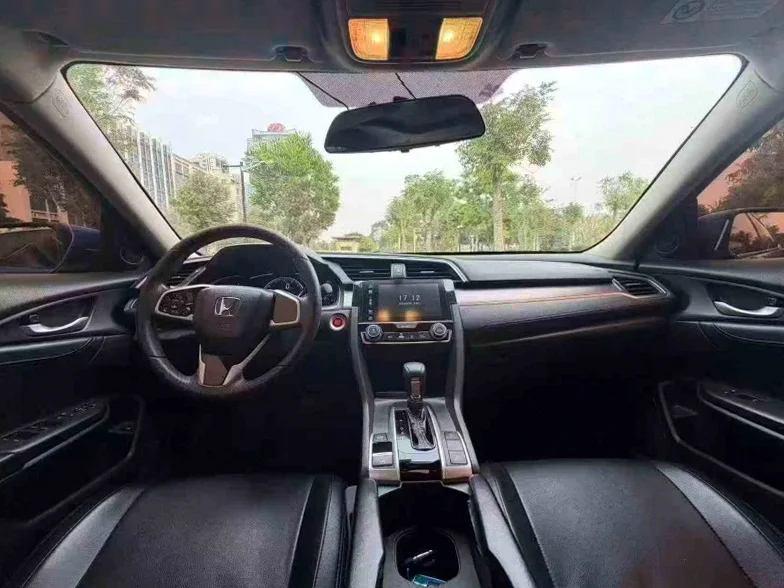 本田思域 后面外观一