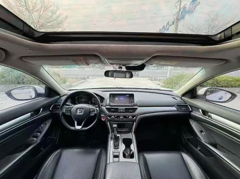 本田雅阁 后面外观一