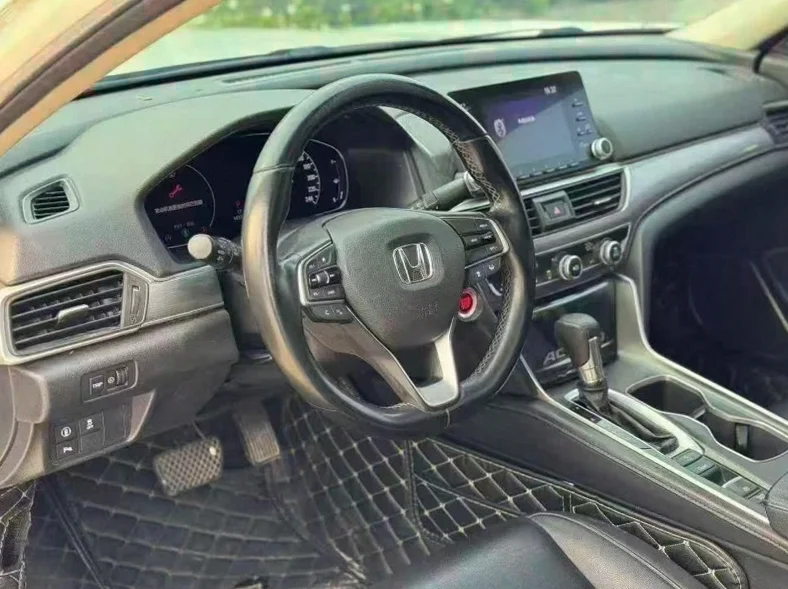 本田雅阁 内饰前排