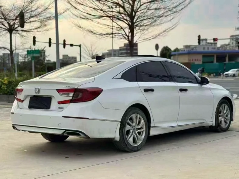 本田雅阁 内饰后排