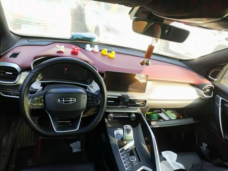 吉利缤越 内饰前排