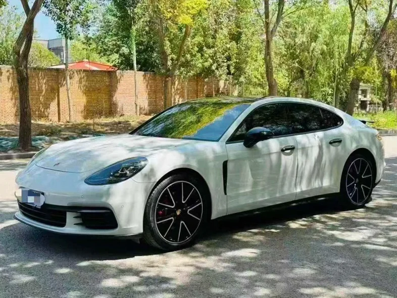 保时捷帕拉梅拉 正面外观二