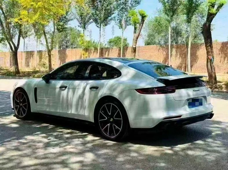 保时捷帕拉梅拉 后面外观一