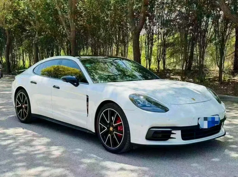 保时捷帕拉梅拉 正面外观三