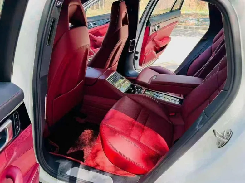 保时捷帕拉梅拉 内饰后排