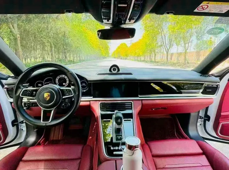 保时捷帕拉梅拉 后面外观三