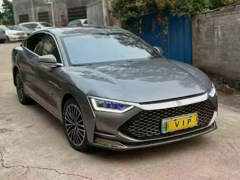 比亚迪汉 正面外观三