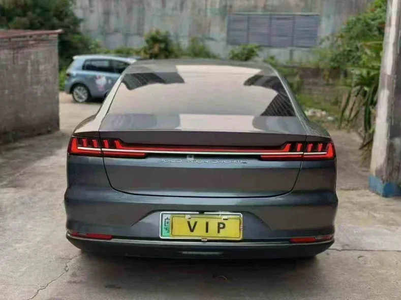 比亚迪汉 驾驶室