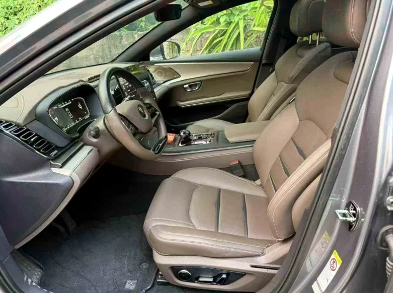 比亚迪汉 后面外观一