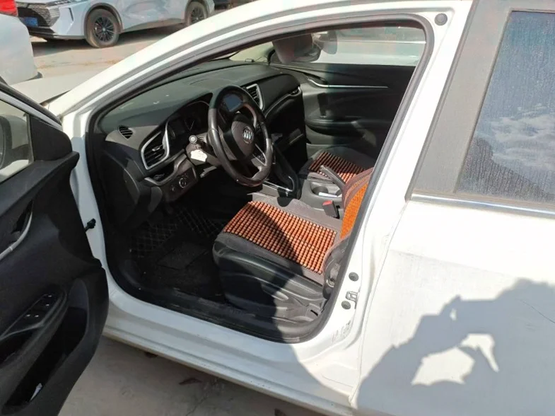 别克阅朗 后面外观三