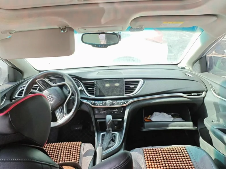 别克阅朗 内饰后排