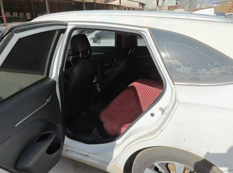 别克阅朗 内饰前排