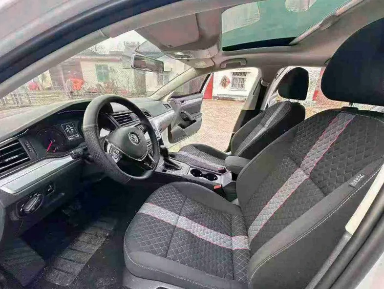 大众凌渡 内饰前排