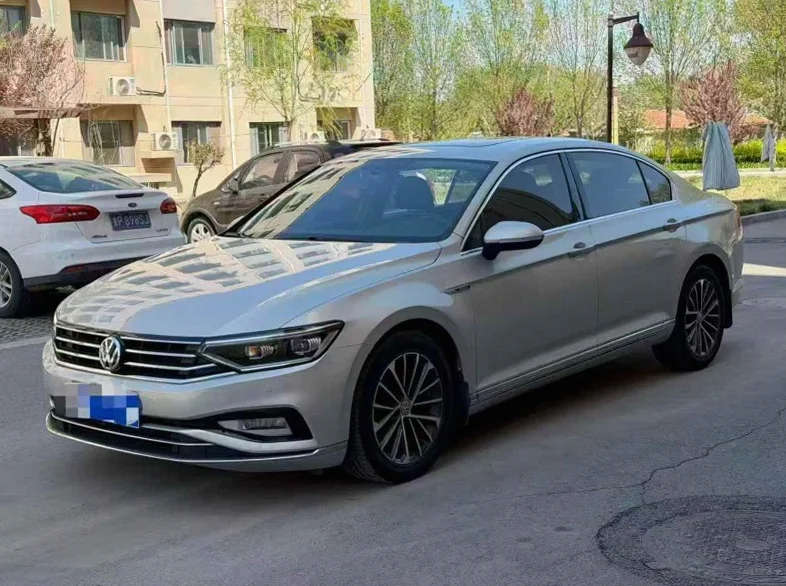 大众迈腾 正面外观二