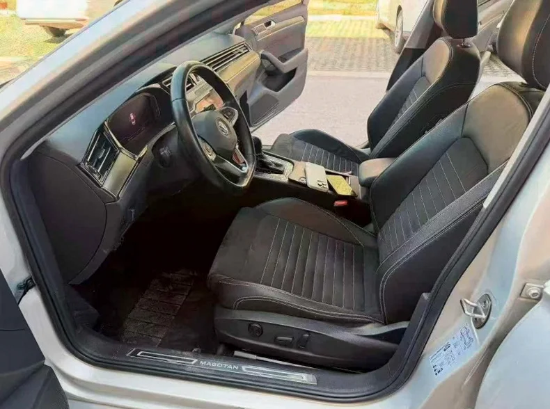 大众迈腾 内饰后排