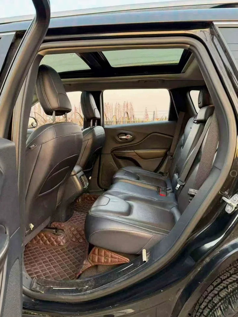 Jeep自由光 后面外观三