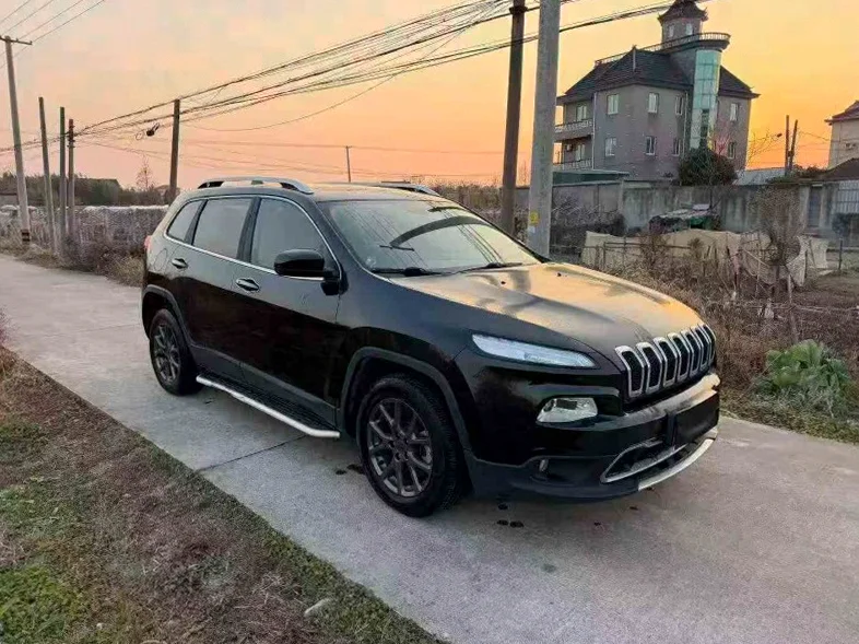 Jeep自由光 正面外观二