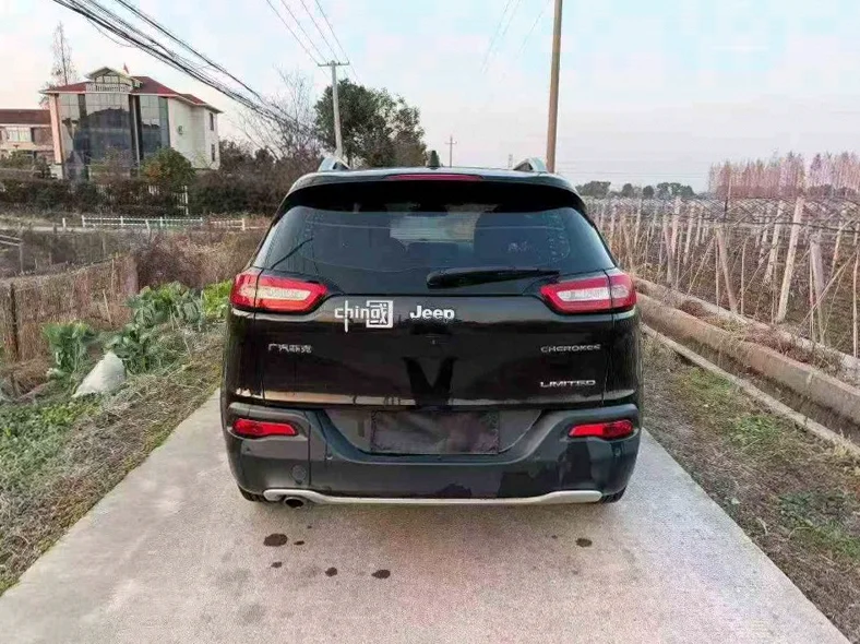 Jeep自由光 内饰后排