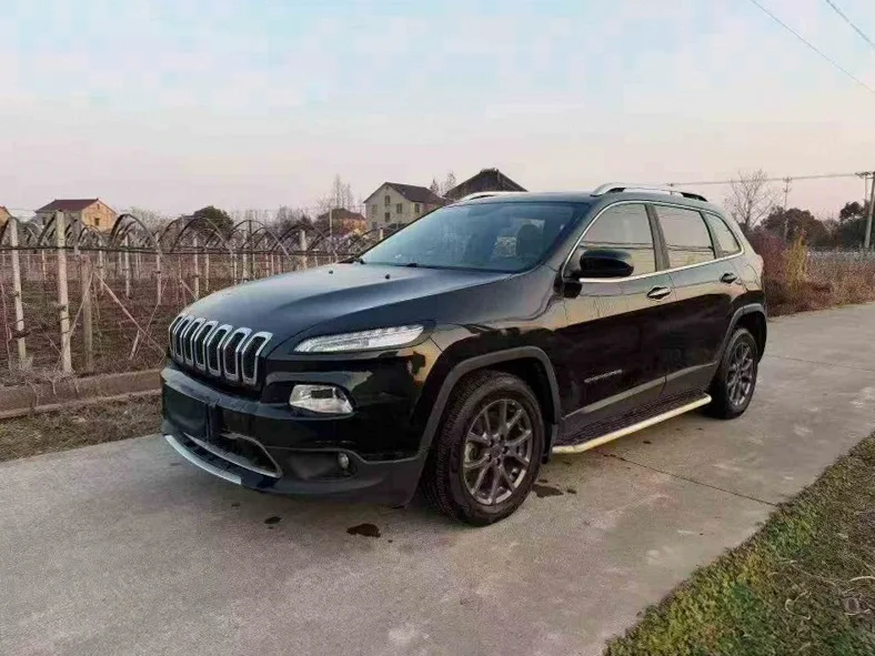 Jeep自由光 正面外观三