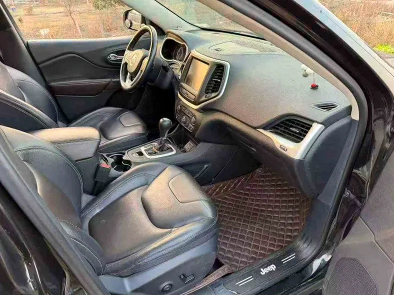 Jeep自由光 后面外观二