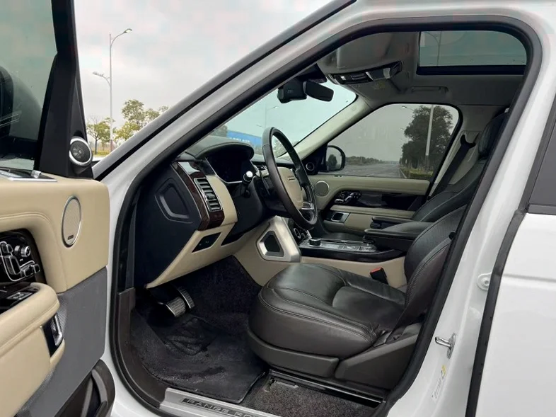 路虎揽胜行政 后面外观二