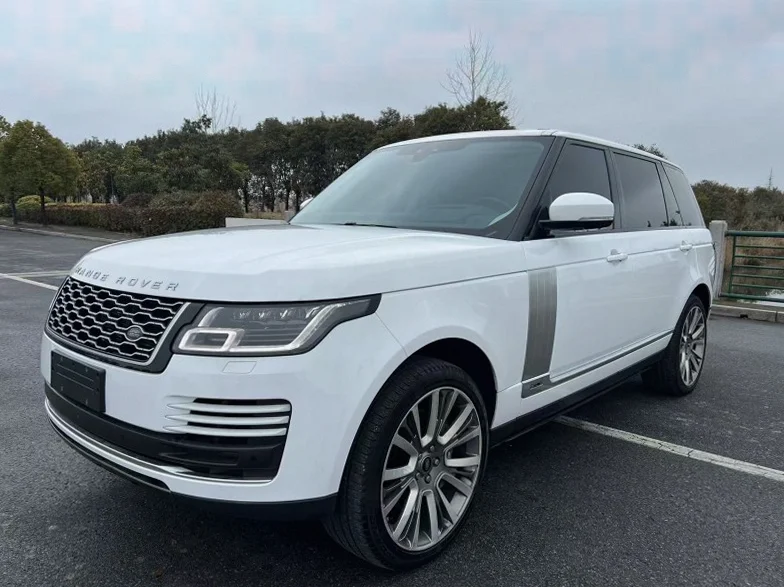 路虎揽胜行政 内饰后排