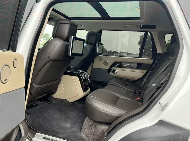 路虎揽胜行政 正面外观二