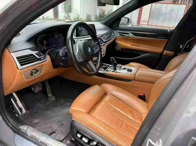 宝马7系 后面外观三