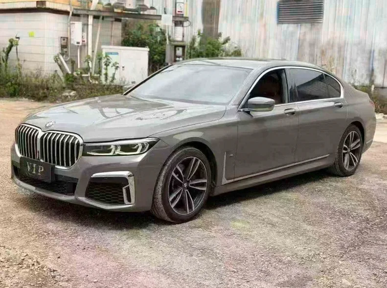 宝马7系 正面外观三