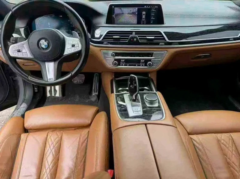 宝马7系 后面外观二