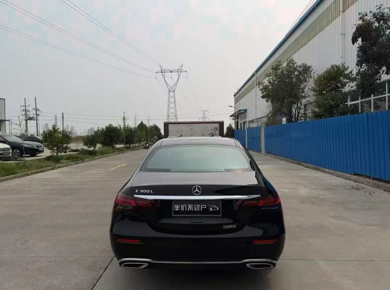 奔驰E 内饰前排