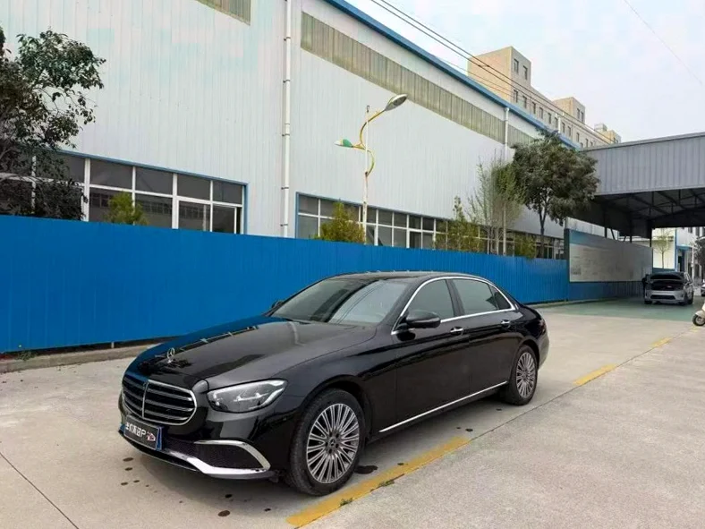 奔驰E 后面外观二