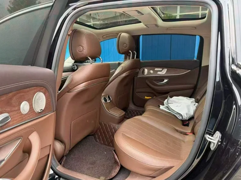 奔驰E 后面外观三