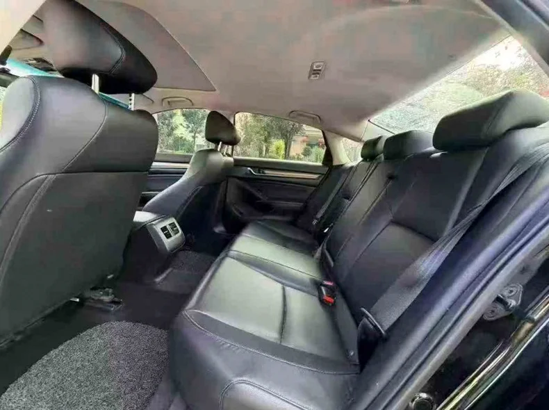 本田雅阁 后面外观一