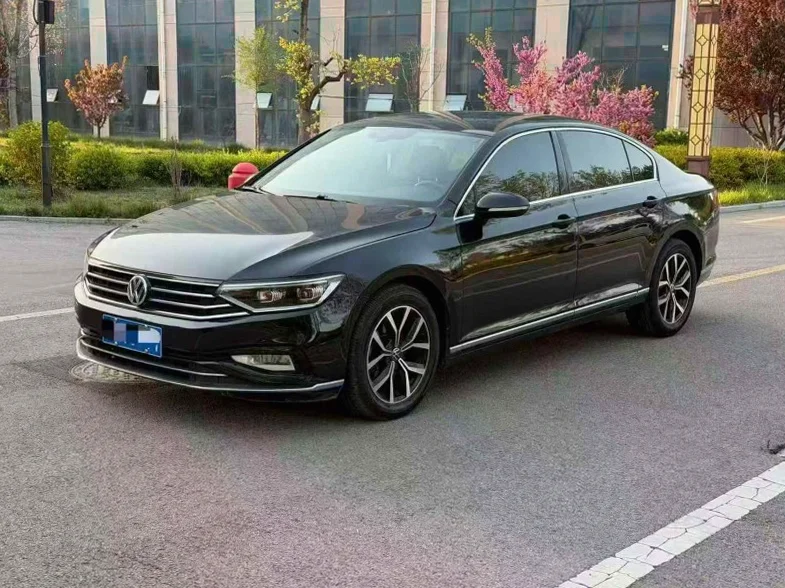 大众迈腾 正面外观二