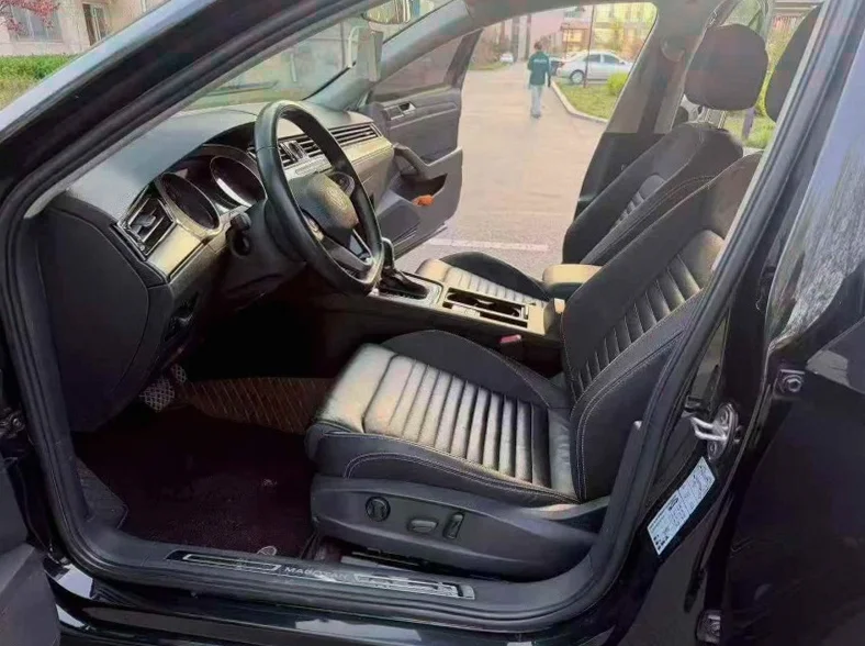 大众迈腾 内饰后排