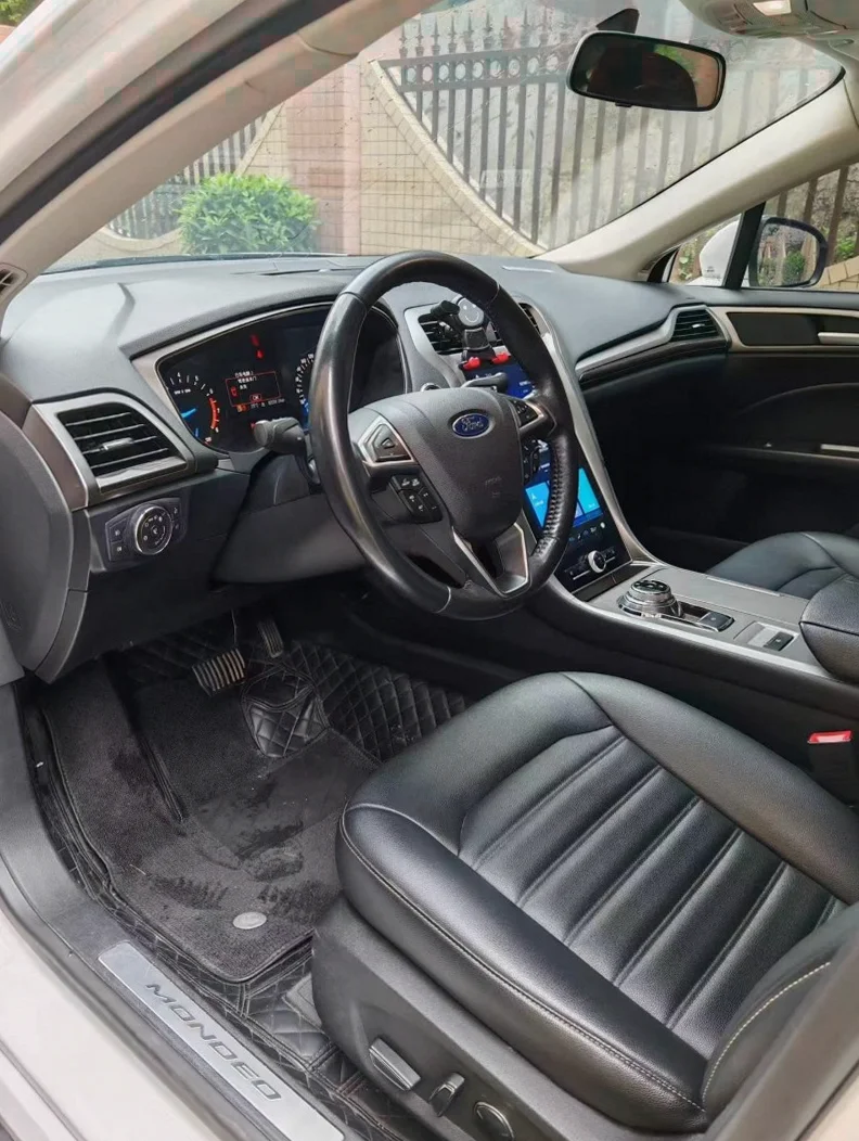 福特蒙迪欧 后面外观三