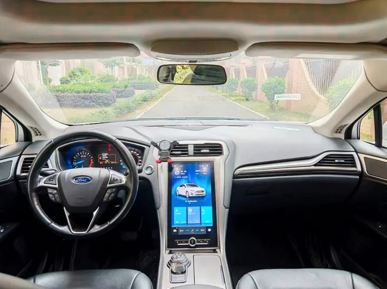 福特蒙迪欧 后面外观一