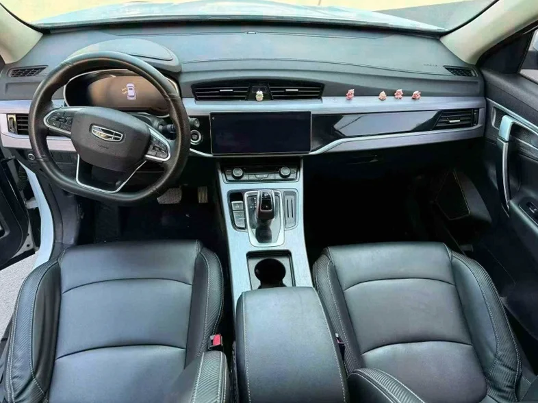 吉利博越 后面外观一