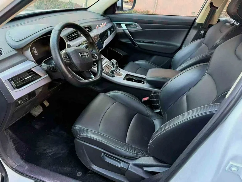 吉利博越 后面外观二