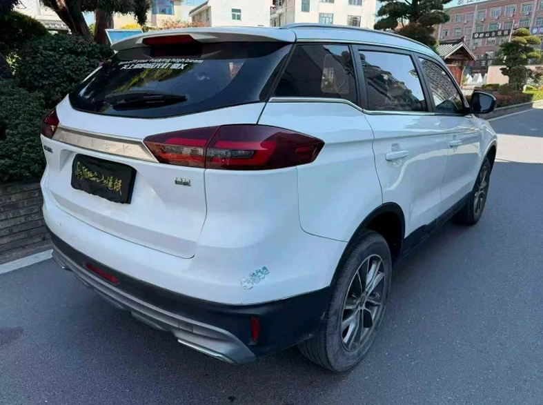 吉利博越 后面外观三