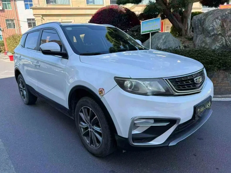 吉利博越 正面外观二