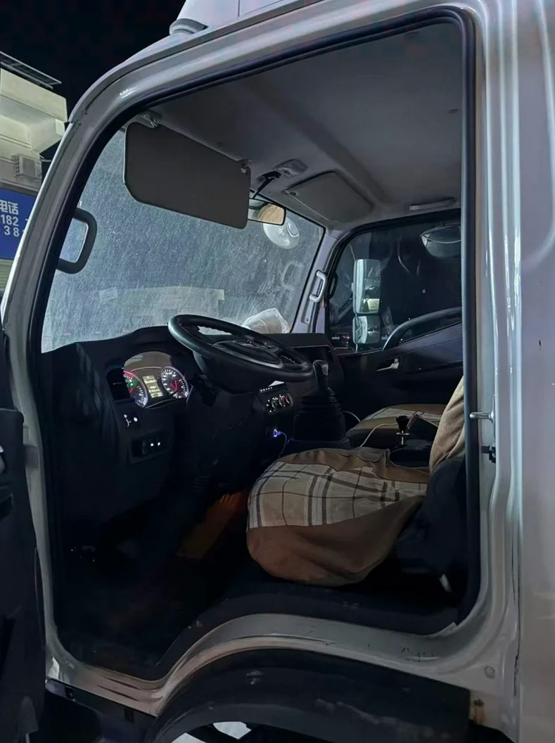 江淮凯运 驾驶室