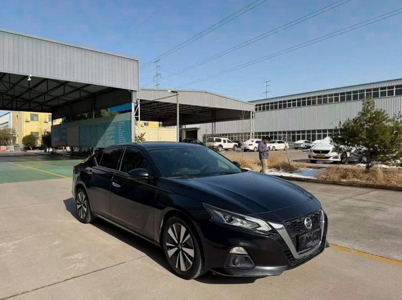 日产天籁 正面外观二